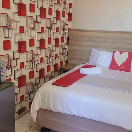 Pab-Love Guest House Куруман Екстериор снимка