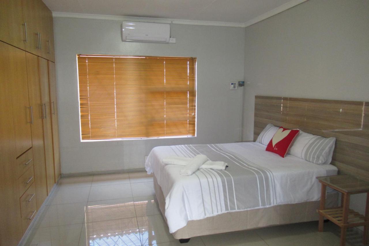 Pab-Love Guest House Куруман Екстериор снимка