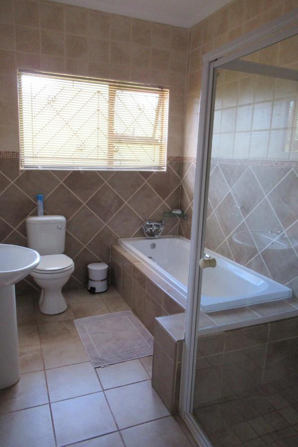 Pab-Love Guest House Куруман Екстериор снимка