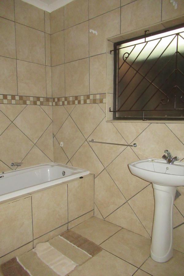 Pab-Love Guest House Куруман Екстериор снимка