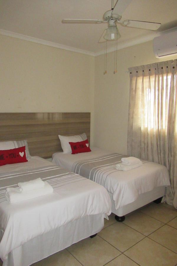 Pab-Love Guest House Куруман Екстериор снимка
