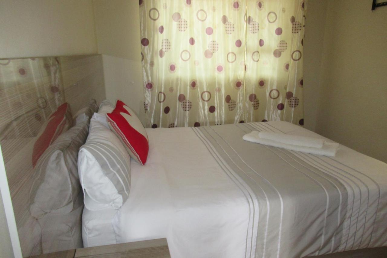 Pab-Love Guest House Куруман Екстериор снимка