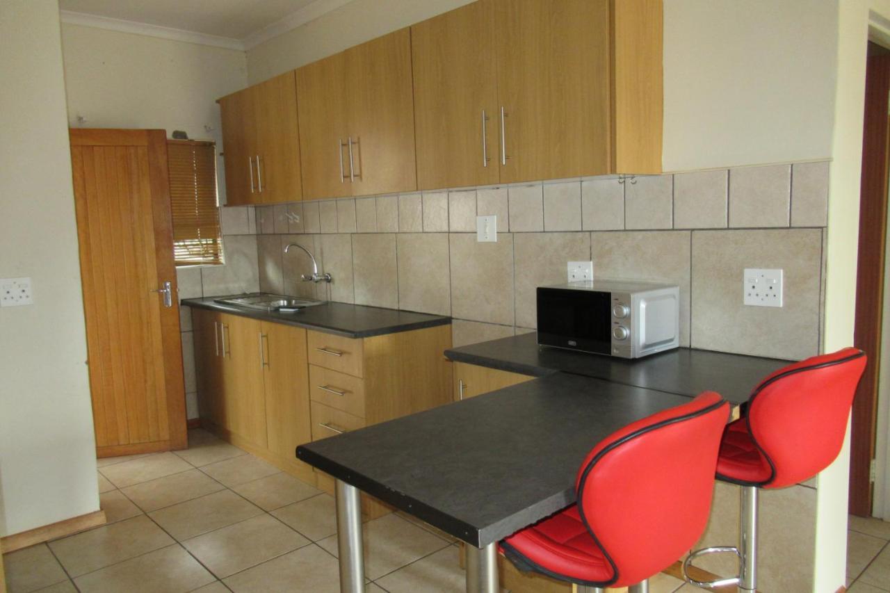 Pab-Love Guest House Куруман Екстериор снимка