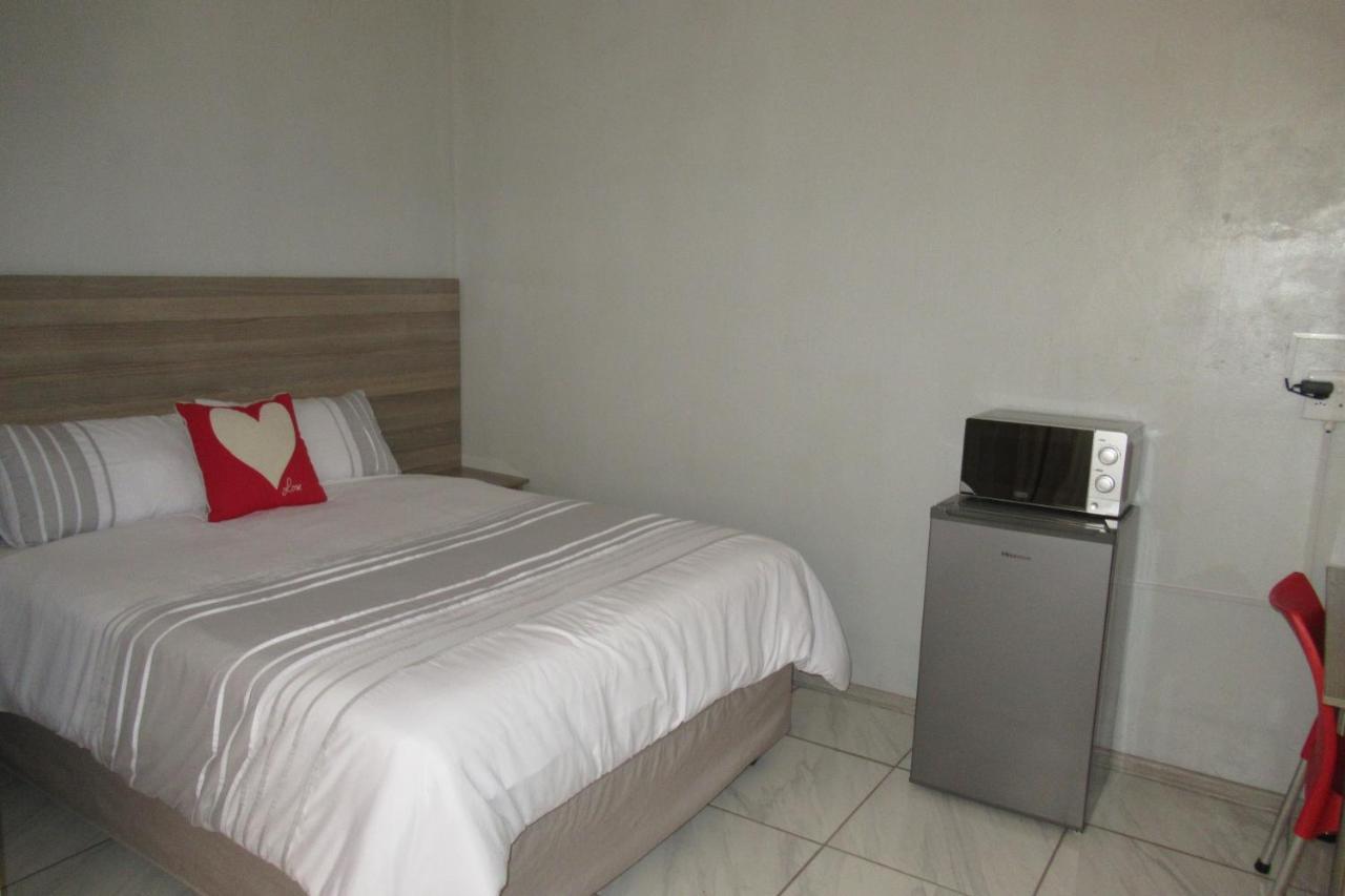 Pab-Love Guest House Куруман Екстериор снимка