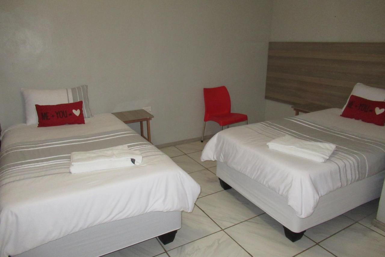 Pab-Love Guest House Куруман Екстериор снимка