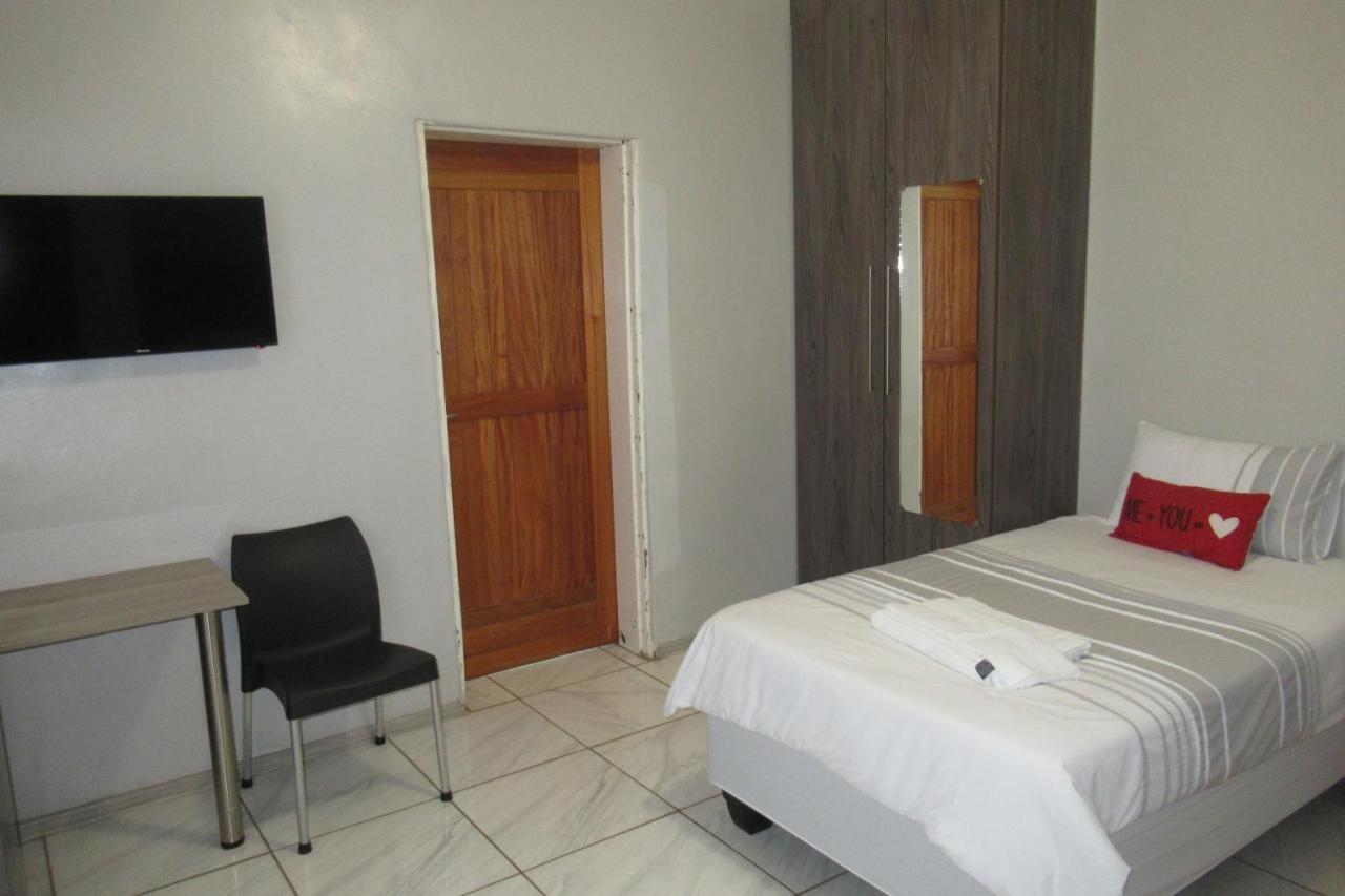 Pab-Love Guest House Куруман Екстериор снимка
