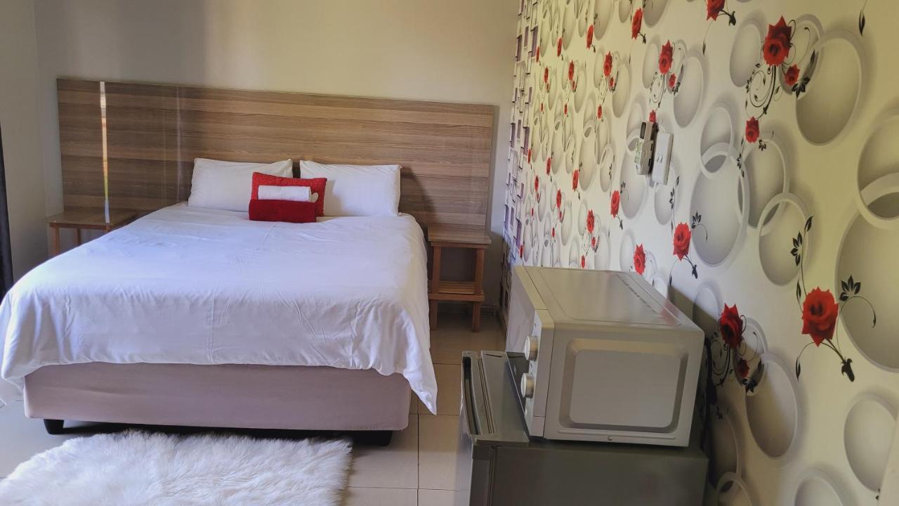 Pab-Love Guest House Куруман Екстериор снимка