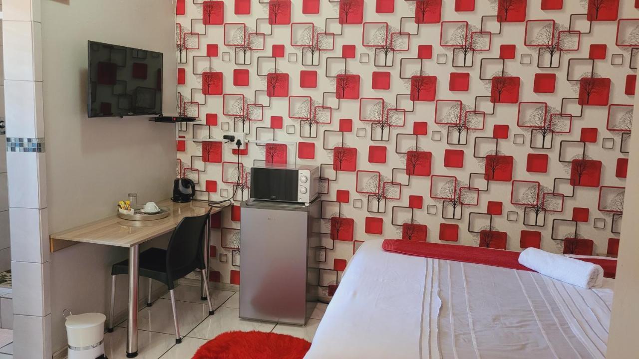 Pab-Love Guest House Куруман Екстериор снимка
