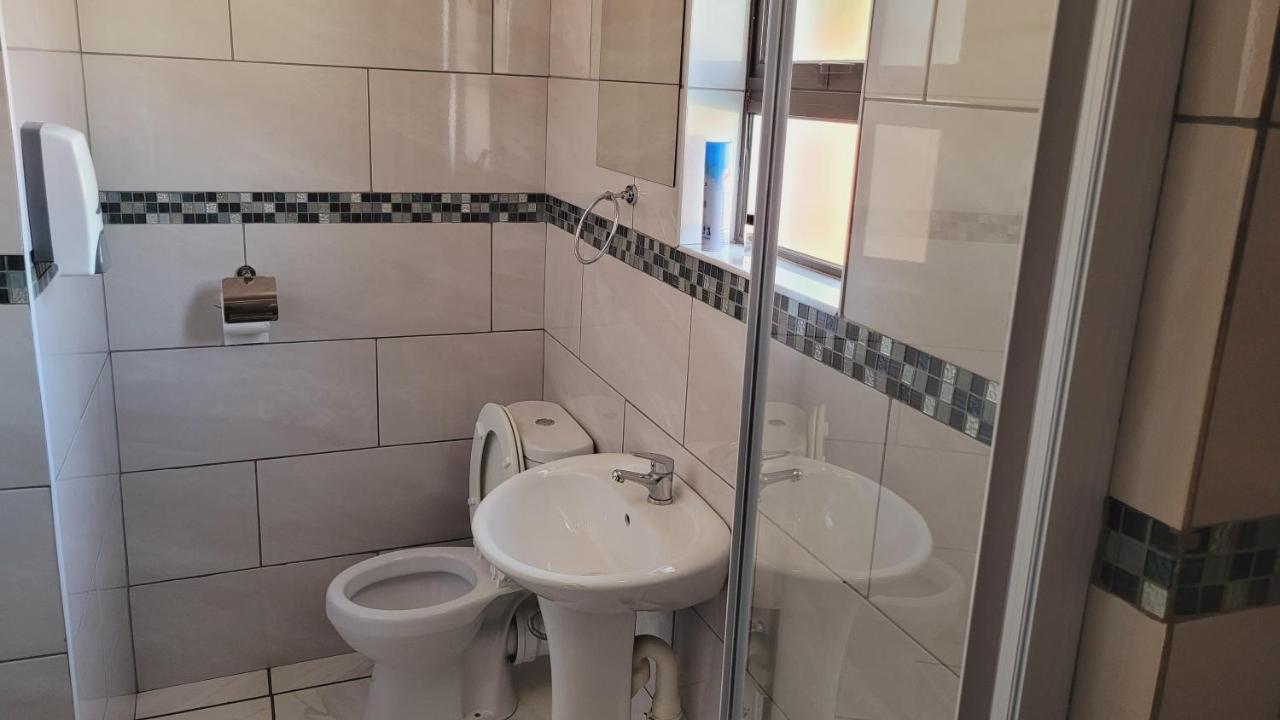 Pab-Love Guest House Куруман Екстериор снимка