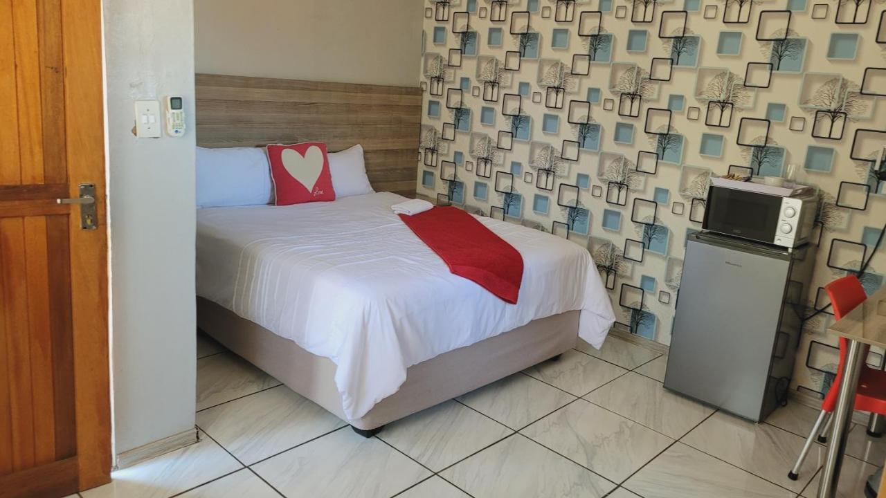 Pab-Love Guest House Куруман Екстериор снимка