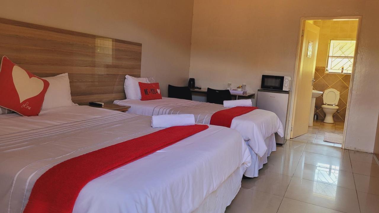 Pab-Love Guest House Куруман Екстериор снимка