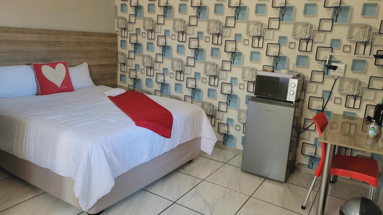 Pab-Love Guest House Куруман Екстериор снимка