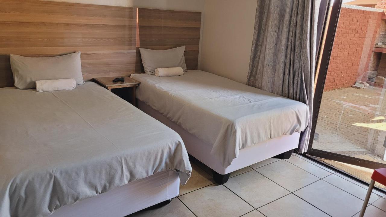 Pab-Love Guest House Куруман Екстериор снимка