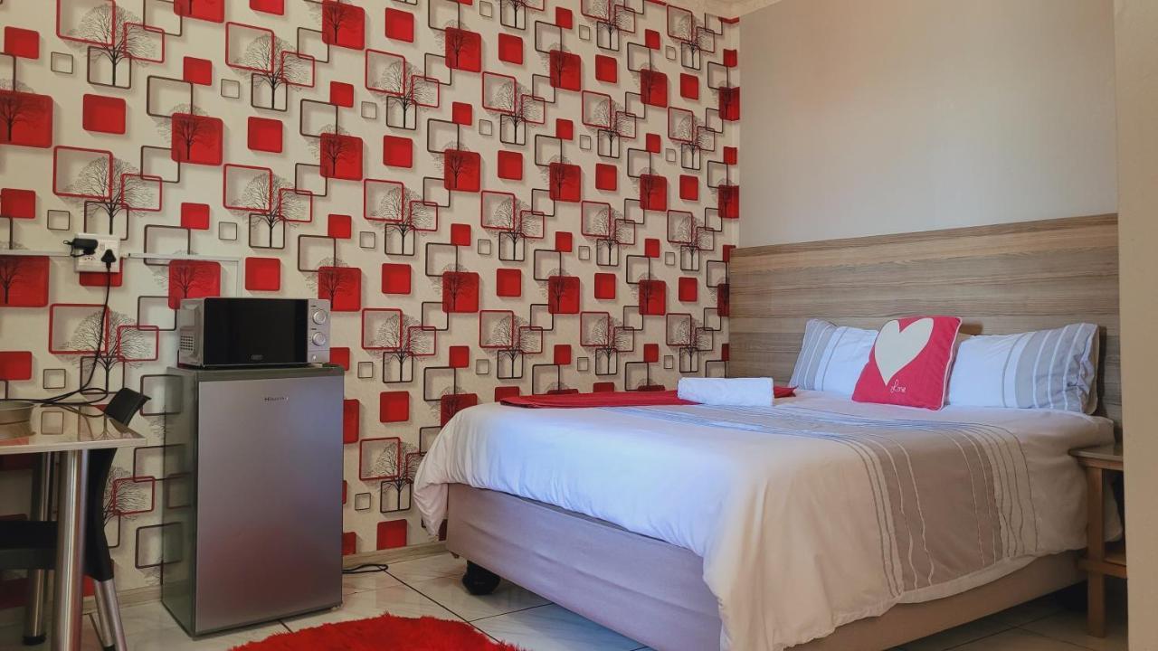 Pab-Love Guest House Куруман Екстериор снимка