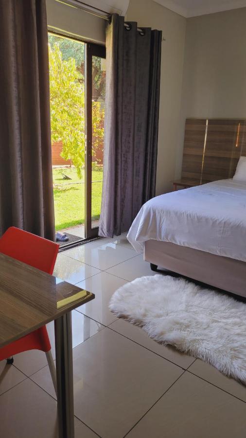 Pab-Love Guest House Куруман Екстериор снимка