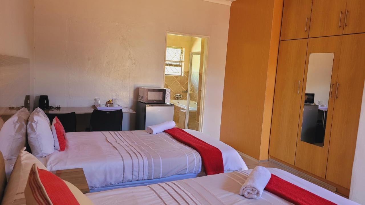 Pab-Love Guest House Куруман Екстериор снимка